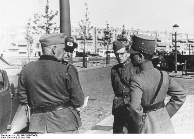 A rendição é discutida por oficiais alemães e holandeses. - Fatos Militares