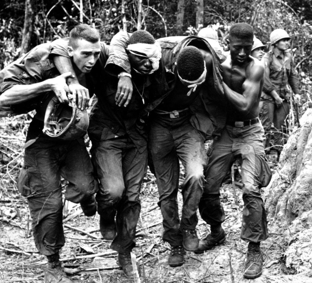 Mesmo com todo preconceito na guerra todos são irmãos