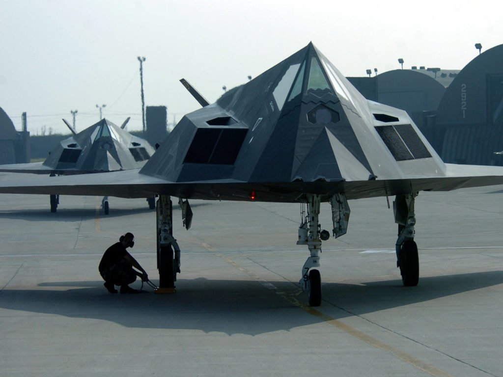 Um Lockheed Nighthawk F-117 em uma Base aérea dos Estados Unidos