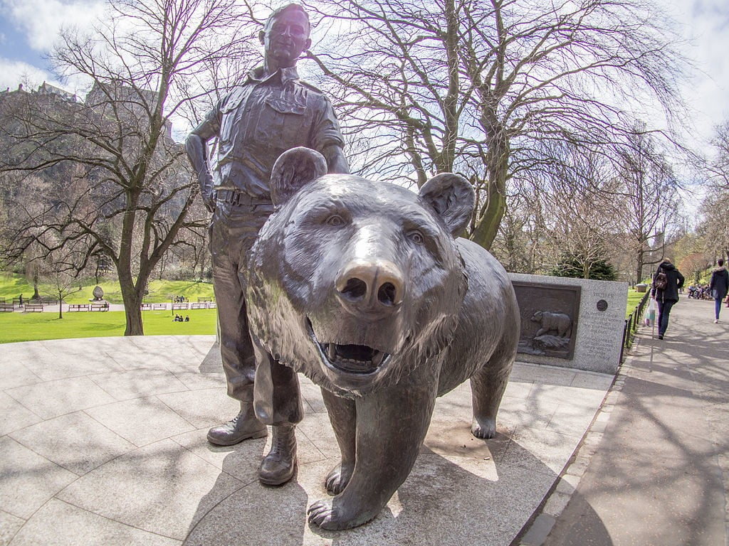 Estátua de Wojtek em Princes Street Gardens, Edimburgo
