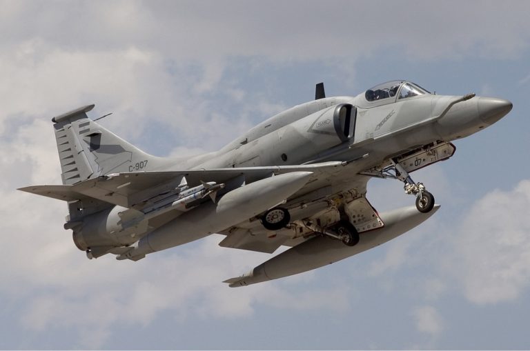 A Argentina conseguiria invadir o espaço aéreo brasileiro? 4AR Fightinghawk
