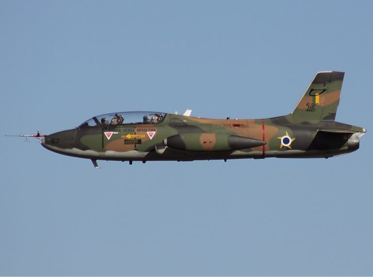 AT-26 Xavante - Cruzex Flight 2010