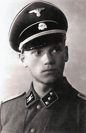 Törni como SS Untersturmführer (Segundo tenente) para a Alemanha
