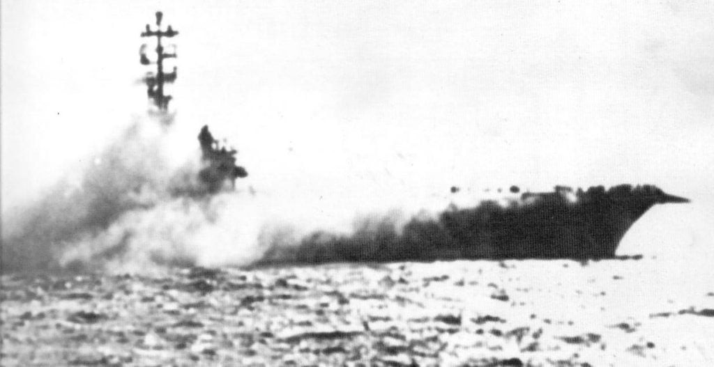 USS Oriskany pegando fogo- Fatos Militares