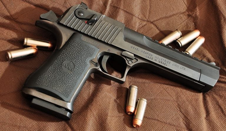 Desert Eagle .50 - A Pistola mais forte do mundo