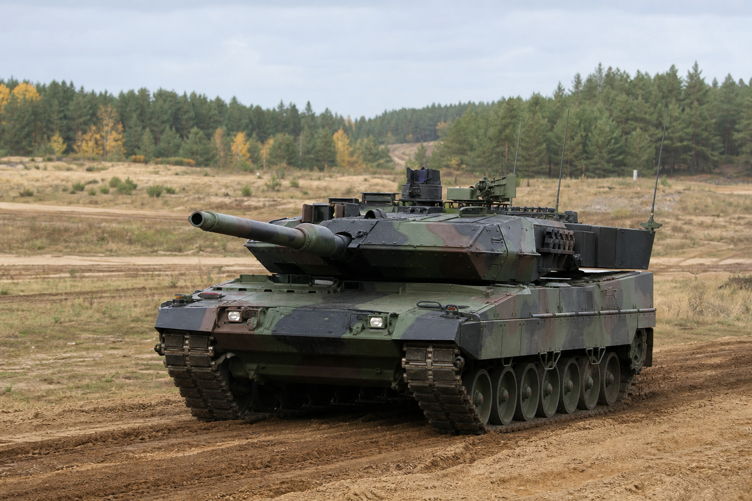Tanque Leopard 2 em campo de treinamento europeu cercado por árvores